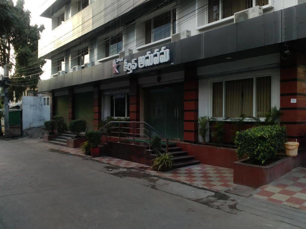Fabhotel Keerthi'S Anupama - Nr Indira Gandhi Stadium Vidzsajavádá Kültér fotó